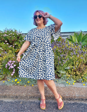 Nelly Wade Dress in Ditsy Daisy