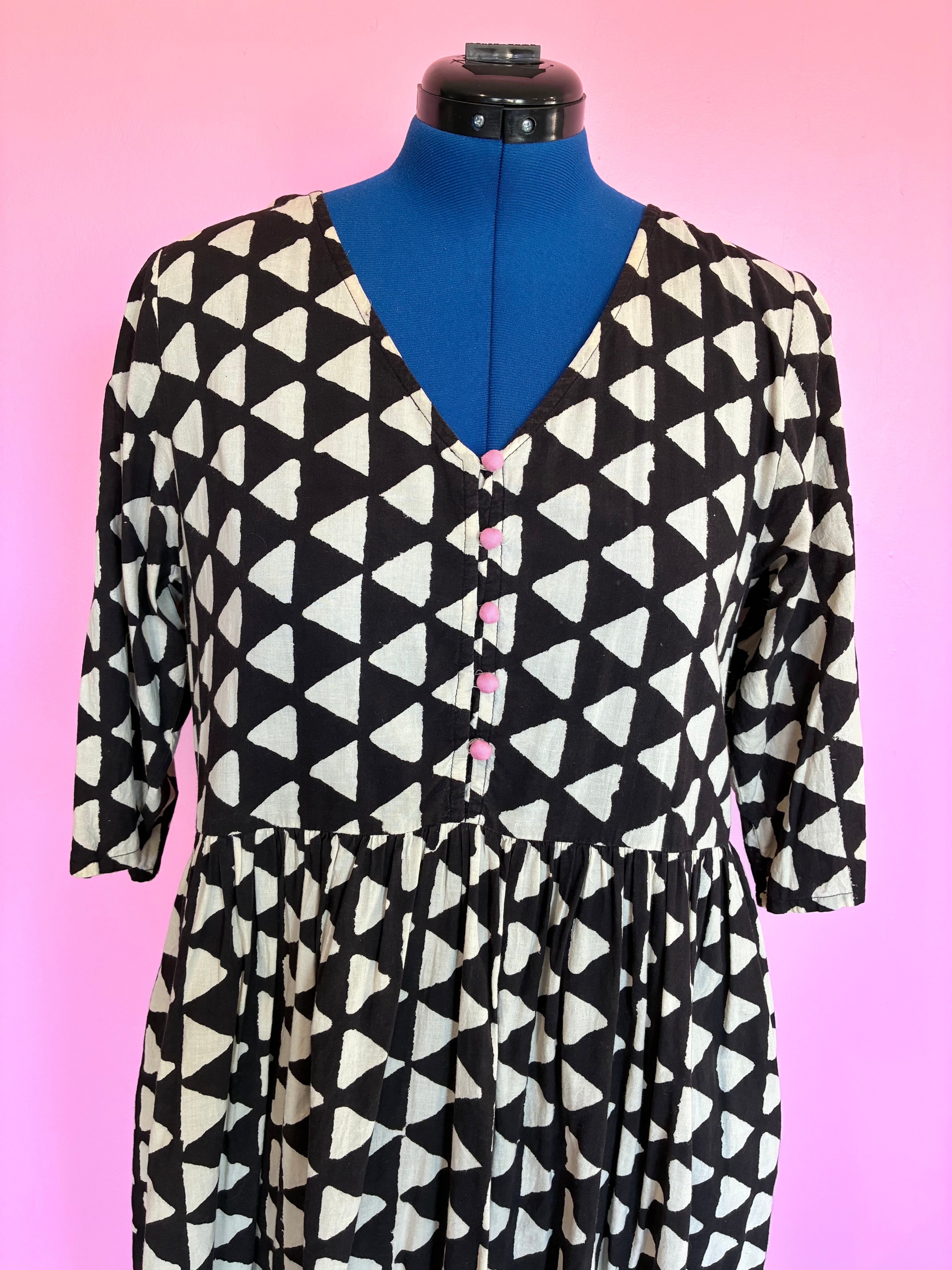 Nelly Floaty Dress in Black & White Triangles size M Sample Sale