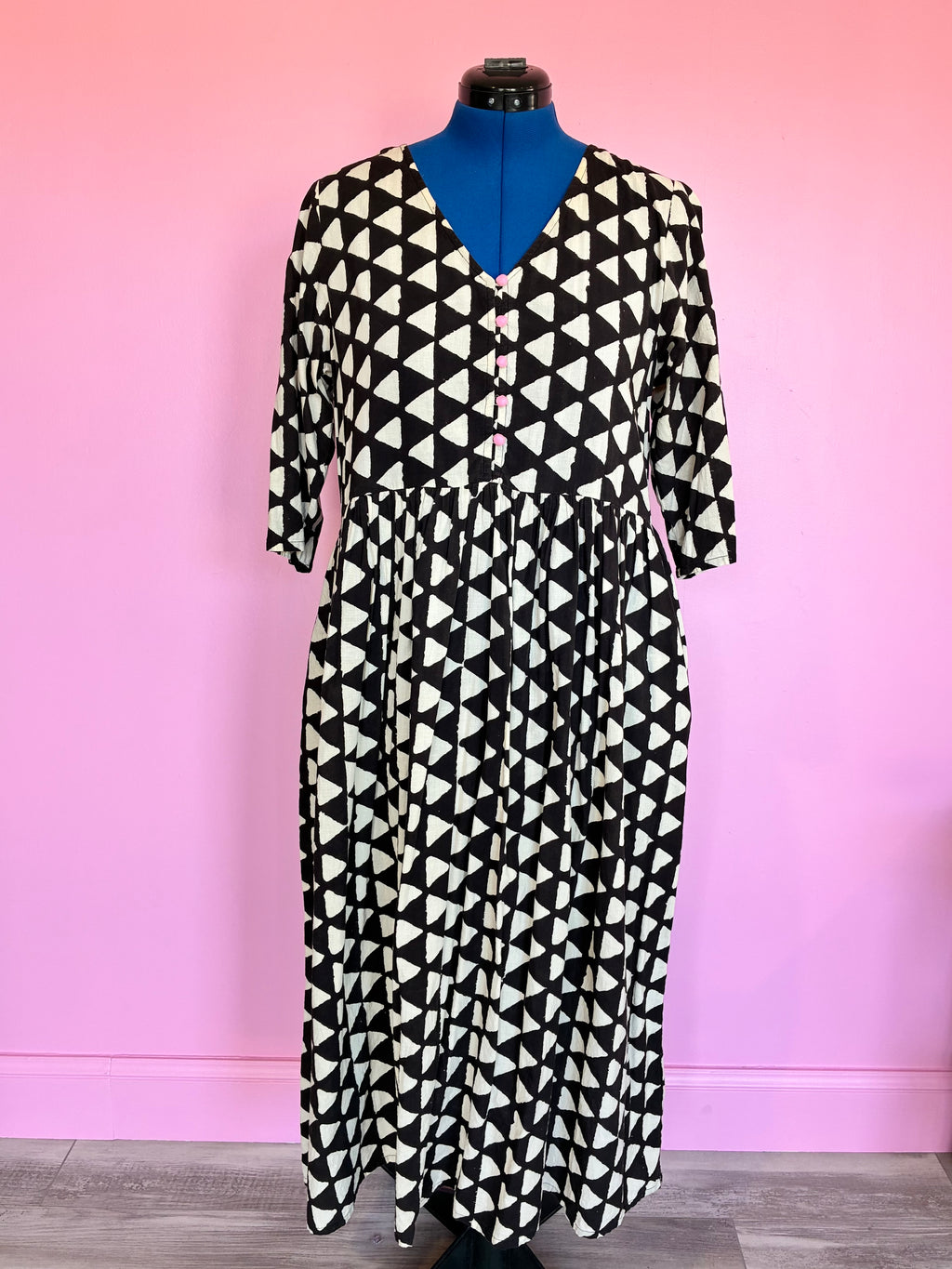 Nelly Floaty Dress in Black & White Triangles size M Sample Sale